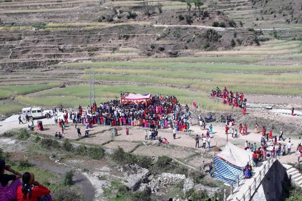 बैतडीको सुर्नया स्थित सनसेरीमाण्डौँमा ‘बिसु’ मेला